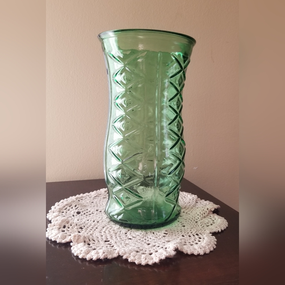 E O Brody Green Patterned Vase